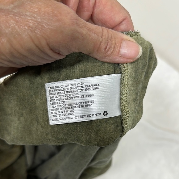 Knox Rose Green Graphic Ruffled Blouse - Picture 10 of 10